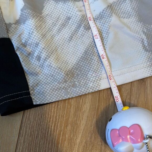 Under armour boys gray and white swim trunks size small - Picture 7 of 8